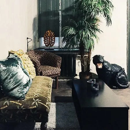Vintage Chic Art Design Central Studio With Bath Апартаменти