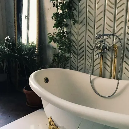 Апартаменти Vintage Chic Art Design Central Studio With Bath *