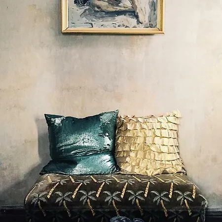 Апартаменти Vintage Chic Art Design Central Studio With Bath Одеса